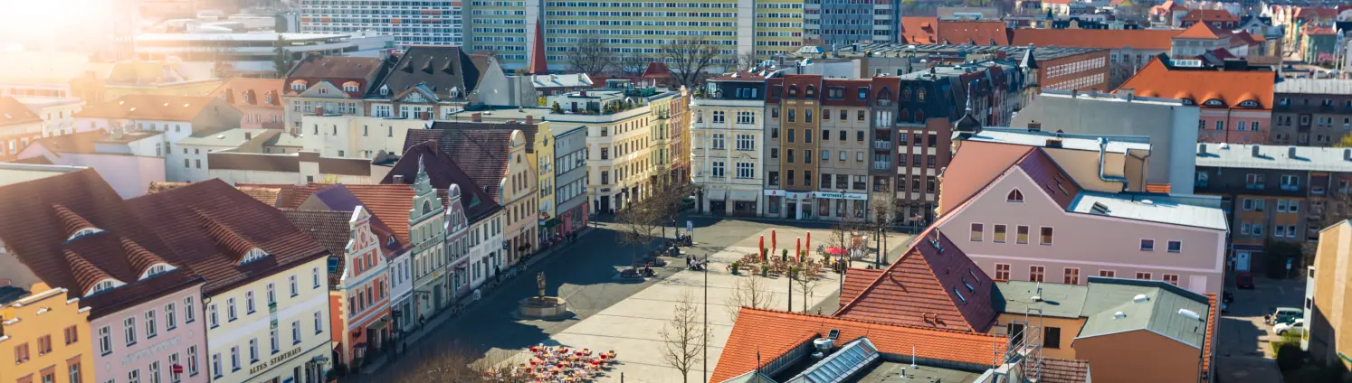 Der Marktplatz von Cottbus aus der Vogelperspektive bei Sonnenschein