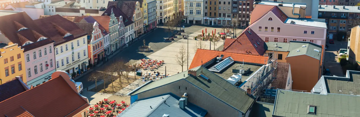 Der Marktplatz von Cottbus aus der Vogelperspektive bei Sonnenschein