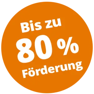 Runder orange-farbener Störer mit der Aufschrift: Bis zu 80 Prozent Förderung Bild mit KI erstellt.