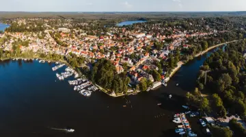 Landschaftsaufnahme: Stadt Brandenburg an der Havel aus der Vogelperspektive.