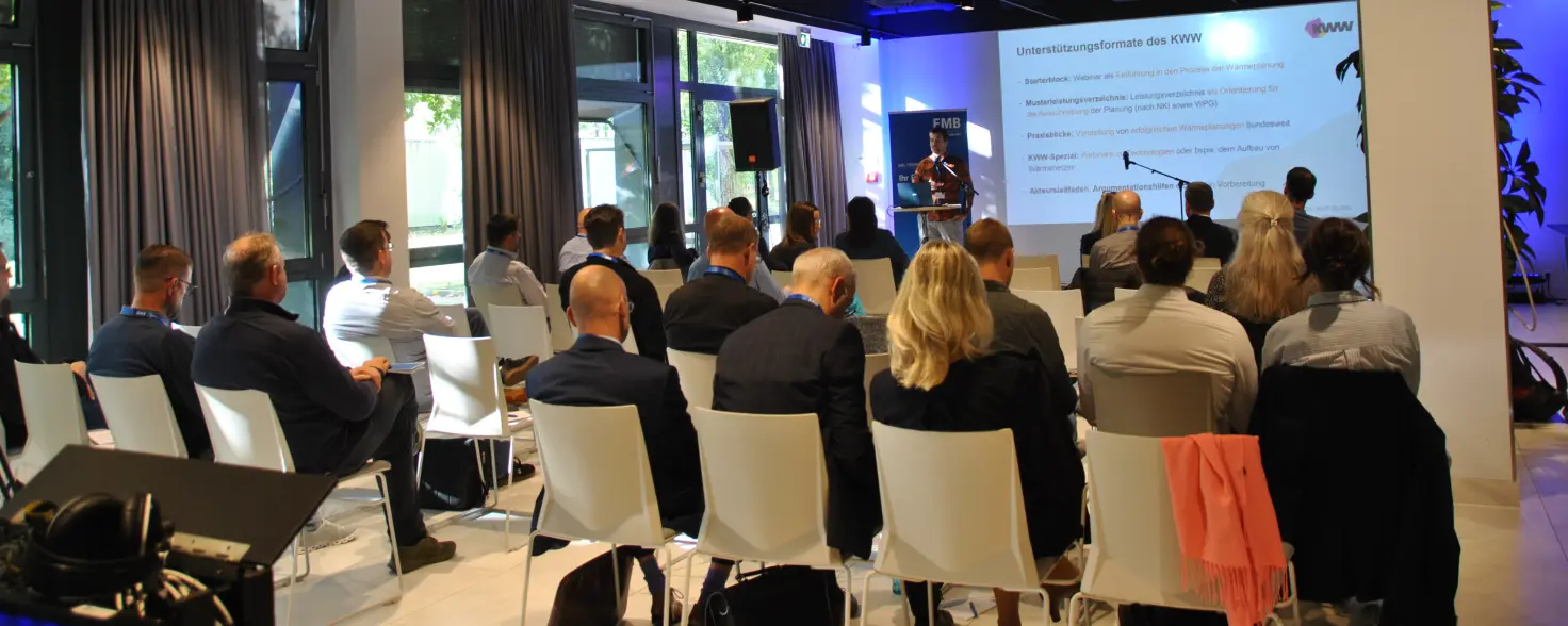 15. Energie Brandenburg Dialog am 27. September 2024 in Teltow: Raum mit Vortragenden und Publikum.