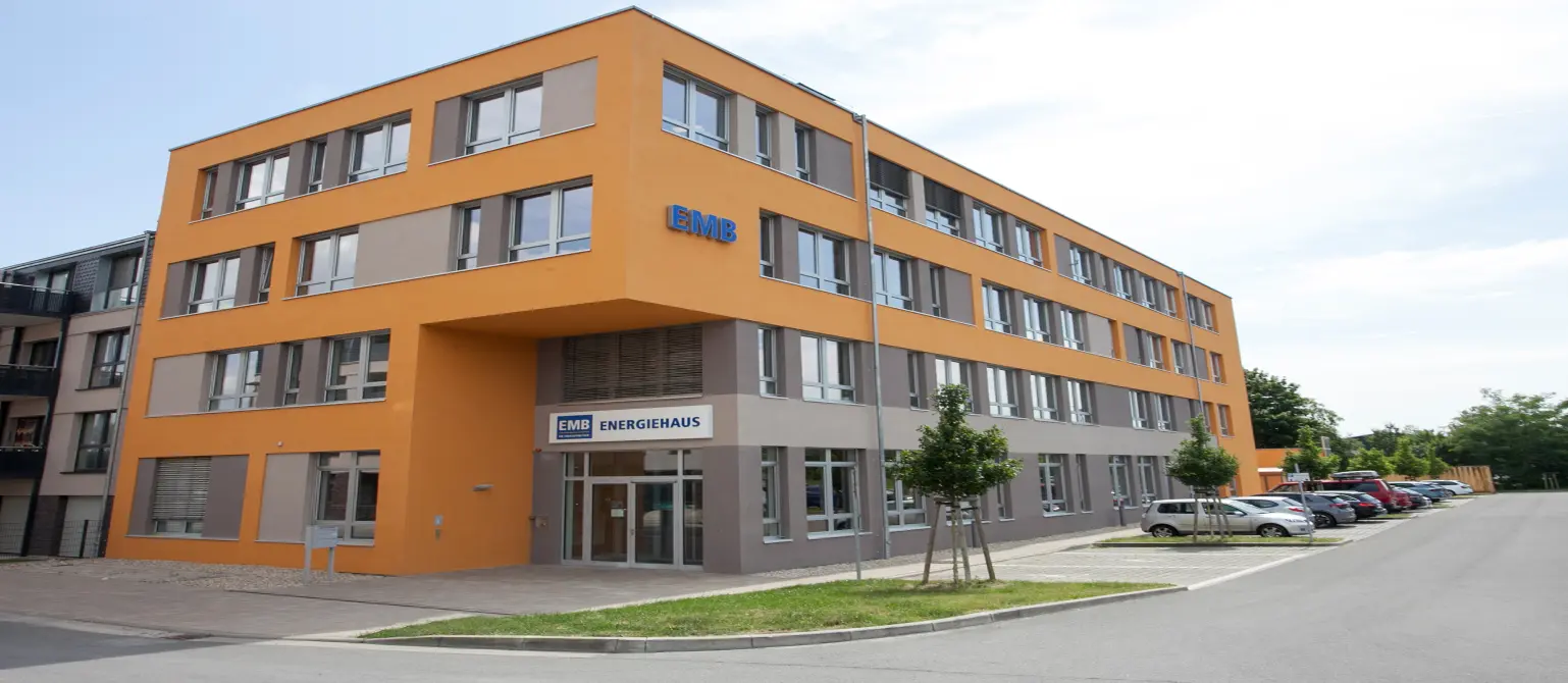 Das rote Energiehaus Brandenburg in Michendorf ist der Hauptsitz von Energie Brandenburg.
